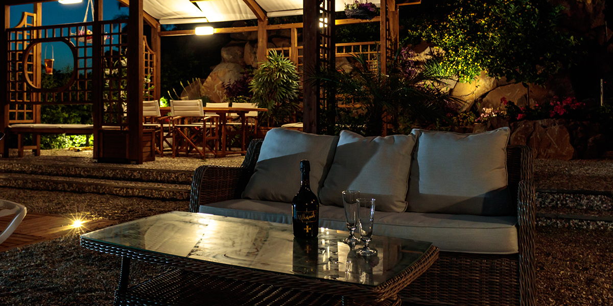 Cyclope's House - Patio di sera
