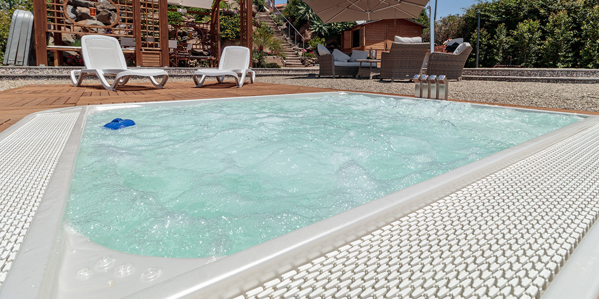 Cyclope's House - Outdoor whirlpool bath