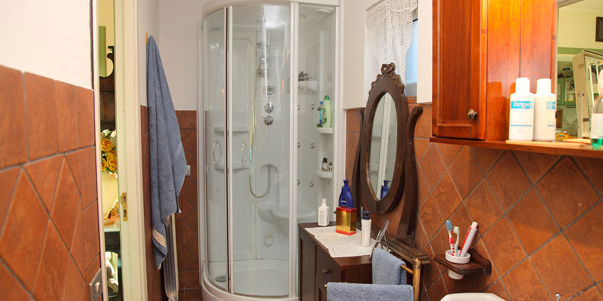 Cyclope's House - Shower