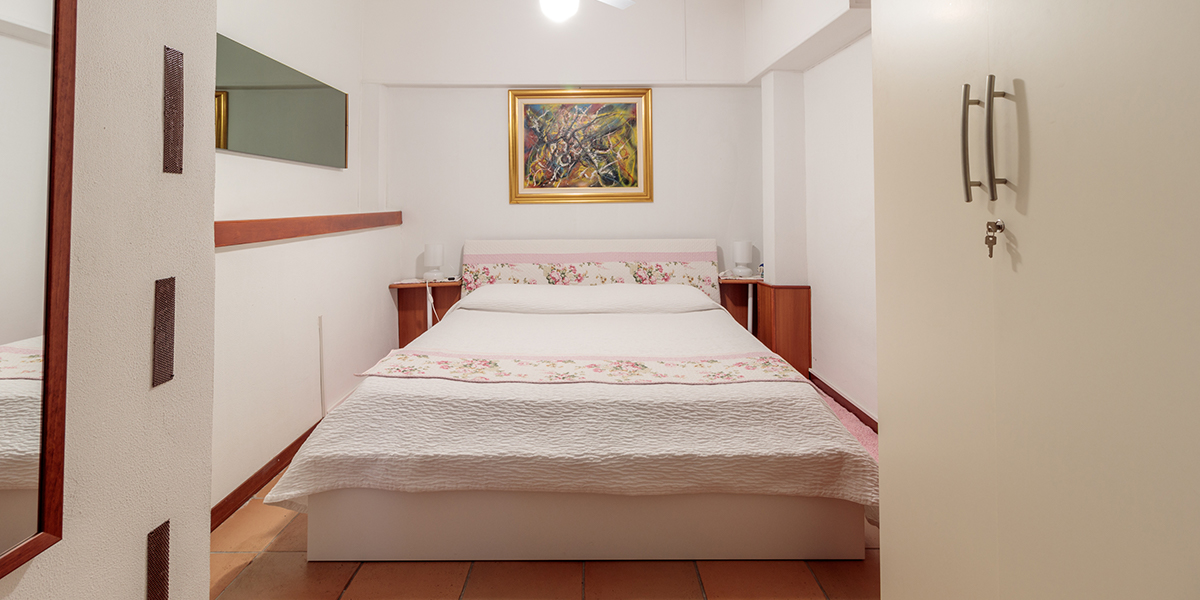 Cyclope's House - king bed