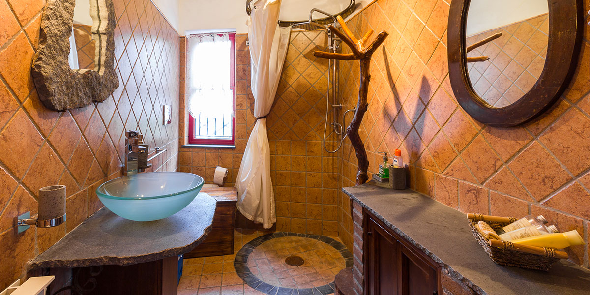 Holiday House - bath