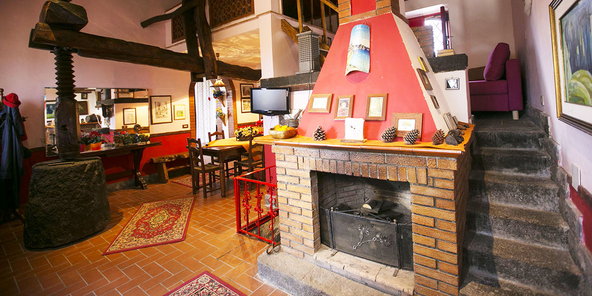 Holiday House - Fireplace